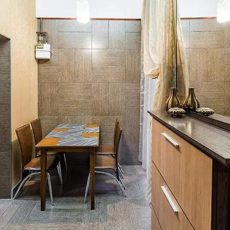 Svobody Avenue 10 Apartment *