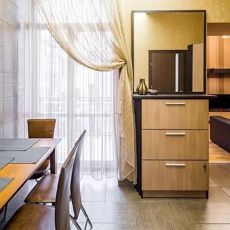 Apartment Svobody Avenue 10 *